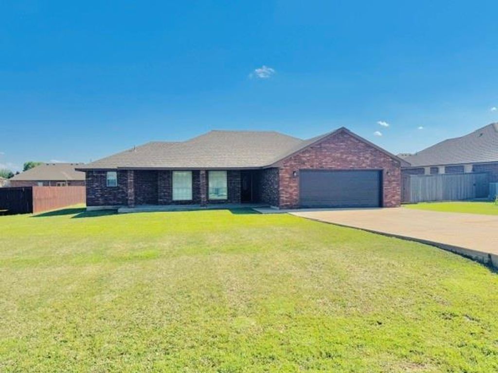 112 W Comanche Avenue, Cashion, OK 73016