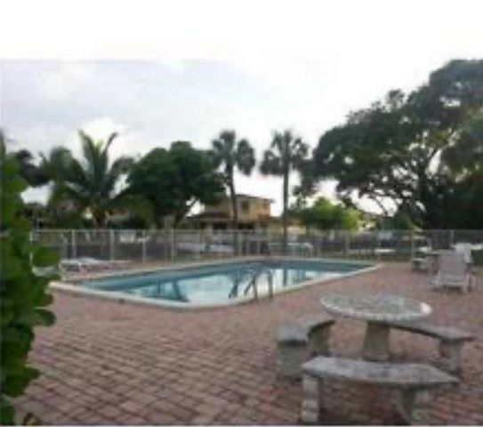 151 SE 6th Avenue 12, Pompano Beach, FL 33060