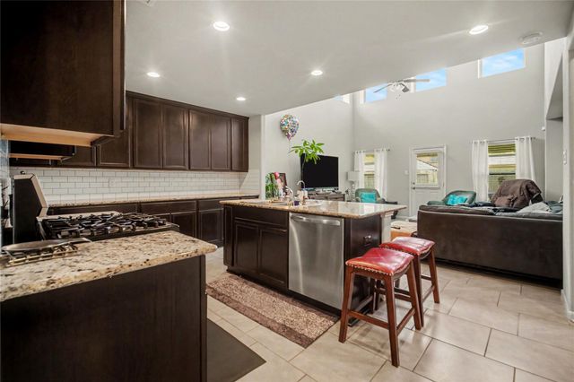 2027 Bravos Manor Lane, Fresno, TX 77545