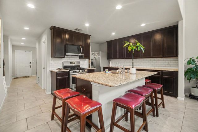 2027 Bravos Manor Lane, Fresno, TX 77545