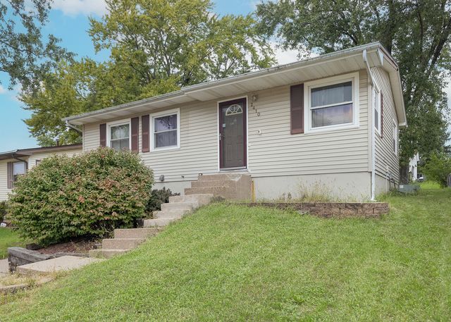 2410 W 58th Street, Davenport, IA 52806