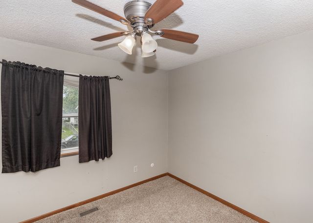 2410 W 58th Street, Davenport, IA 52806