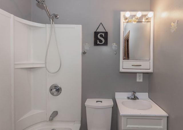 2410 W 58th Street, Davenport, IA 52806