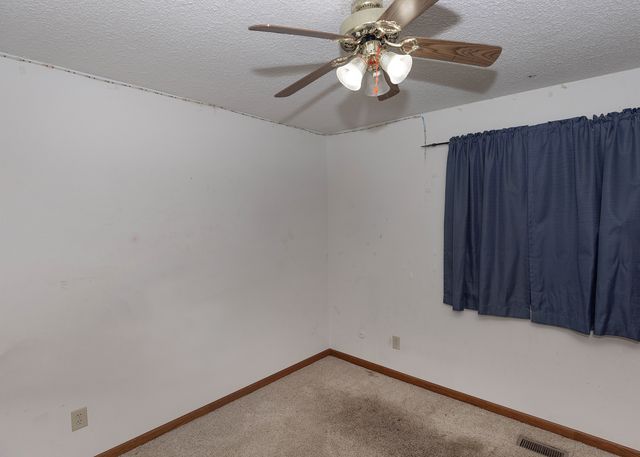 2410 W 58th Street, Davenport, IA 52806