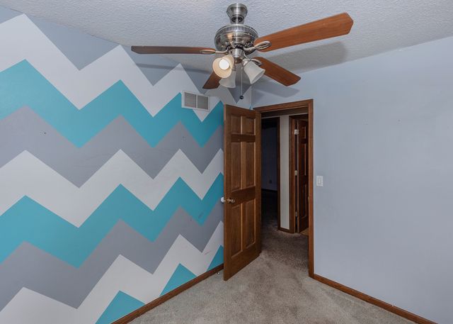 2410 W 58th Street, Davenport, IA 52806