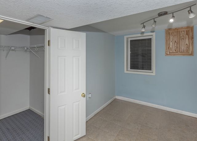 2410 W 58th Street, Davenport, IA 52806
