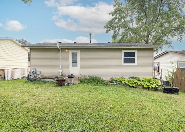 2410 W 58th Street, Davenport, IA 52806