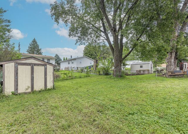 2410 W 58th Street, Davenport, IA 52806