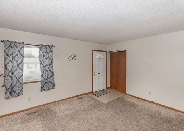 2410 W 58th Street, Davenport, IA 52806