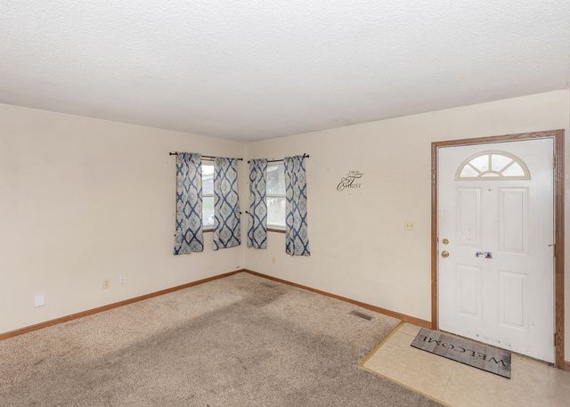 2410 W 58th Street, Davenport, IA 52806