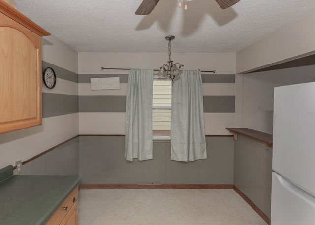 2410 W 58th Street, Davenport, IA 52806