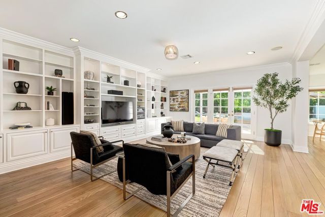 4135 Nagle Avenue, Los Angeles, CA 91423