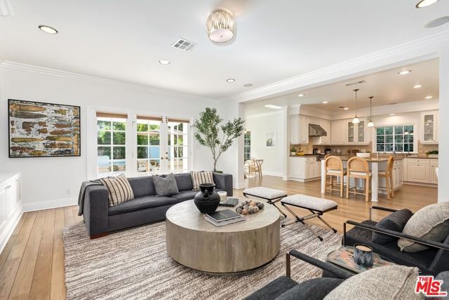 4135 Nagle Avenue, Los Angeles, CA 91423