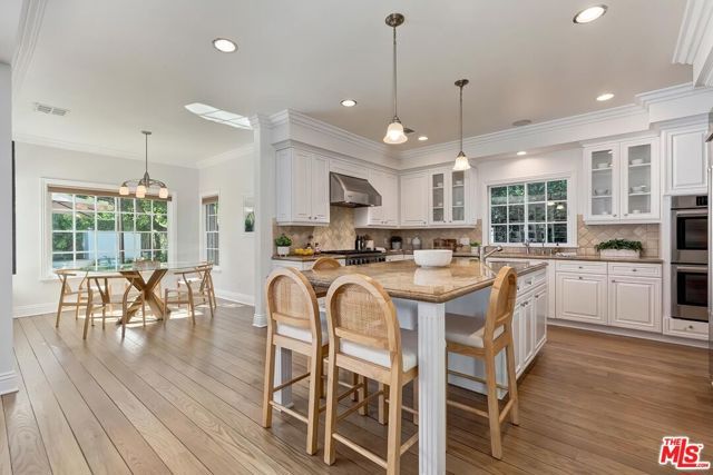 4135 Nagle Avenue, Los Angeles, CA 91423