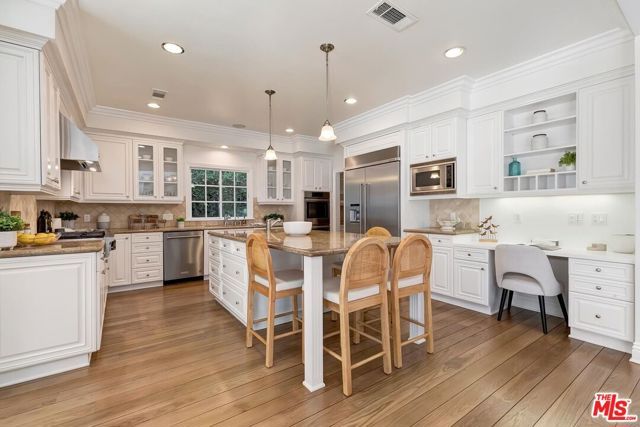 4135 Nagle Avenue, Los Angeles, CA 91423