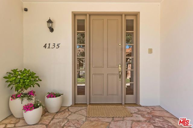 4135 Nagle Avenue, Los Angeles, CA 91423