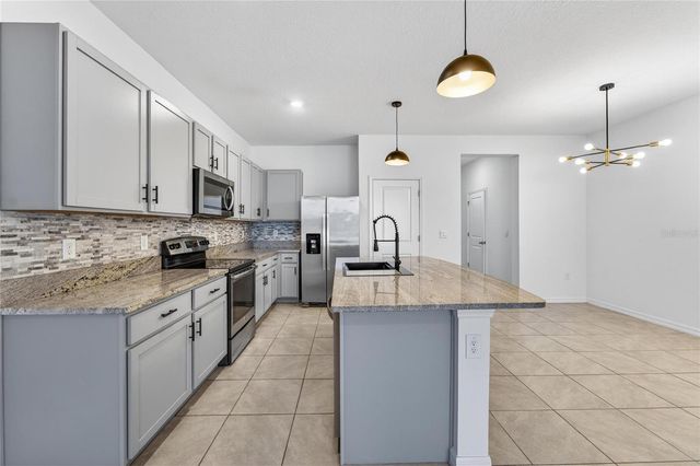 136 MANGROVE SHADE CIRCLE, Apollo Beach, FL 33572