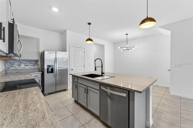 136 MANGROVE SHADE CIRCLE, Apollo Beach, FL 33572