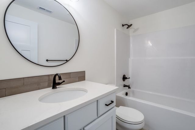 3347 S Linden Ct, Wichita, KS 67210