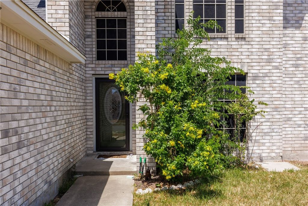 7409 Lake Buchanan Ct, Corpus Christi, TX 78413 — photo 2