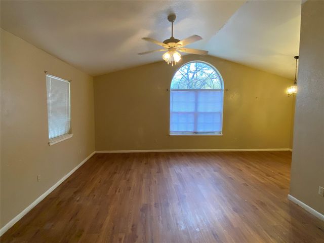 301 Avenue Q Ave, Marble Falls, TX 78654