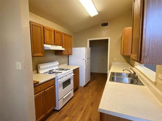 301 Avenue Q Ave, Marble Falls, TX 78654