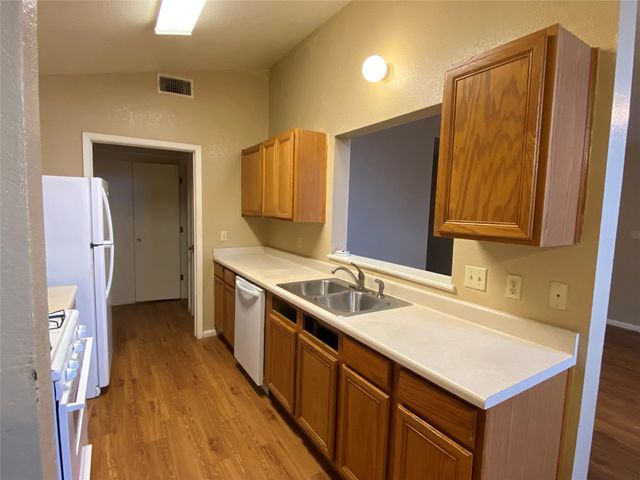 301 Avenue Q Ave, Marble Falls, TX 78654