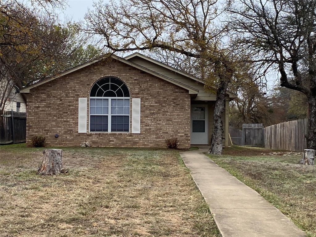 301 Avenue Q Ave, Marble Falls, TX 78654