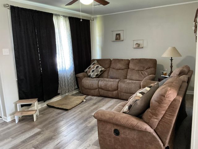 318 St Louis St, Raceland, LA 70394