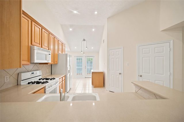 2601 S Broadway Street 8, La Porte, TX 77571