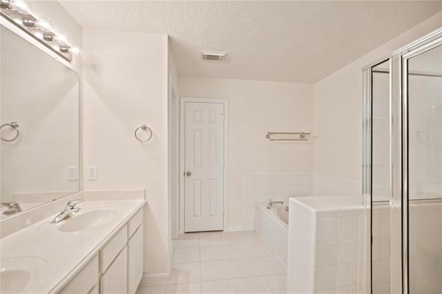 2601 S Broadway Street 8, La Porte, TX 77571