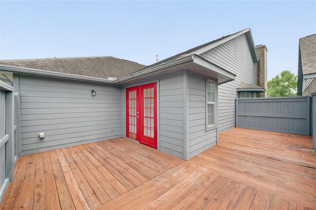 2601 S Broadway Street 8, La Porte, TX 77571