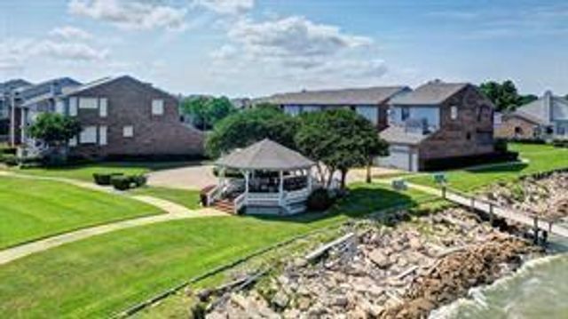 2601 S Broadway Street 8, La Porte, TX 77571