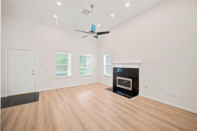 2601 S Broadway Street 8, La Porte, TX 77571