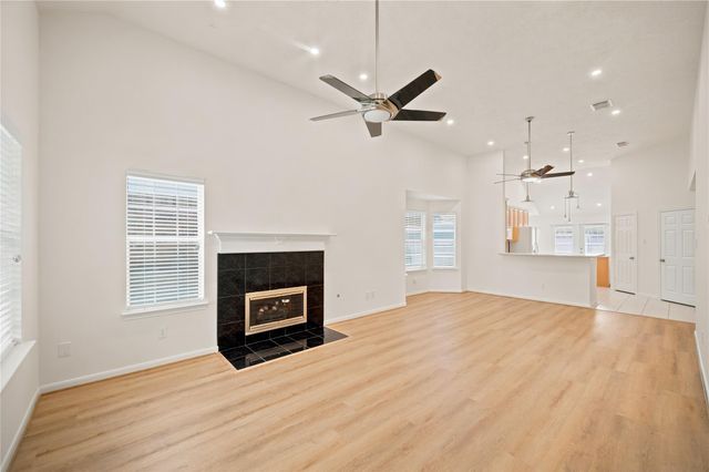 2601 S Broadway Street 8, La Porte, TX 77571
