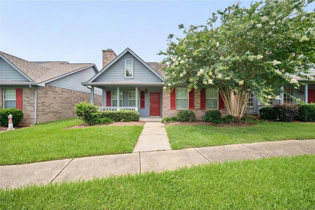2601 S Broadway Street 8, La Porte, TX 77571