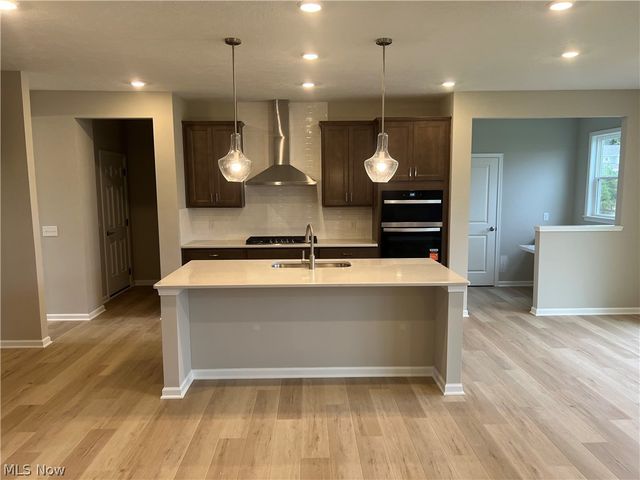 3753 Golden Wood Way, Green, OH 44685