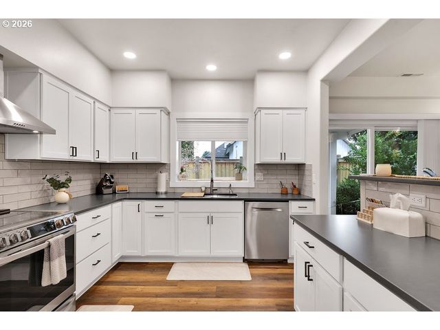 3335 LAKE GLENN Dr, Eugene, OR 97408