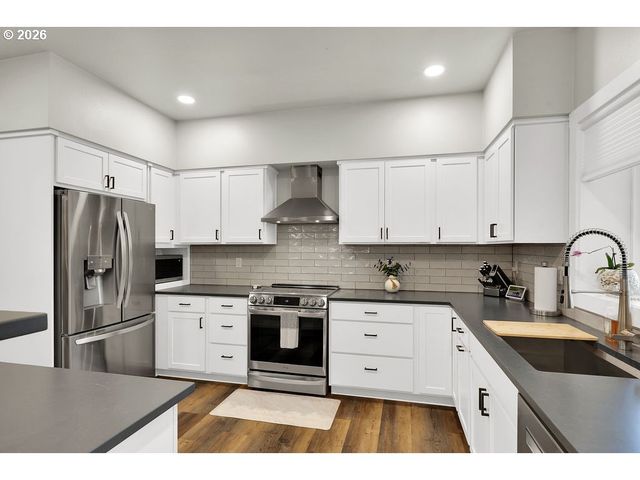 3335 LAKE GLENN Dr, Eugene, OR 97408