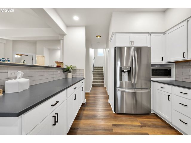 3335 LAKE GLENN Dr, Eugene, OR 97408