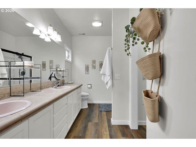 3335 LAKE GLENN Dr, Eugene, OR 97408