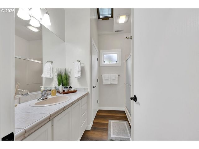 3335 LAKE GLENN Dr, Eugene, OR 97408