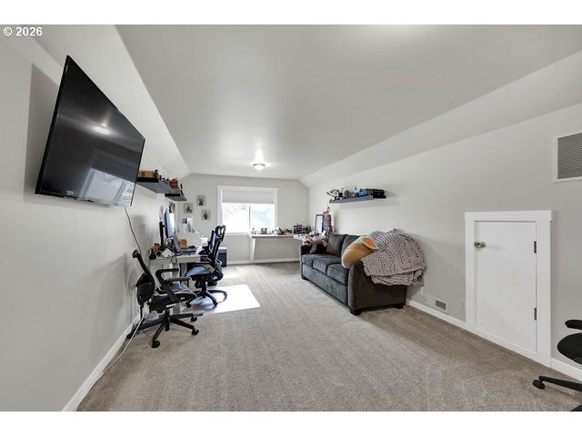 3335 LAKE GLENN Dr, Eugene, OR 97408