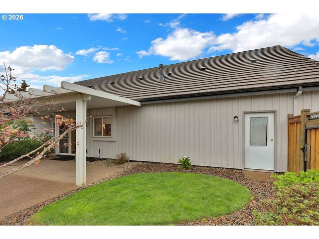 3335 LAKE GLENN Dr, Eugene, OR 97408