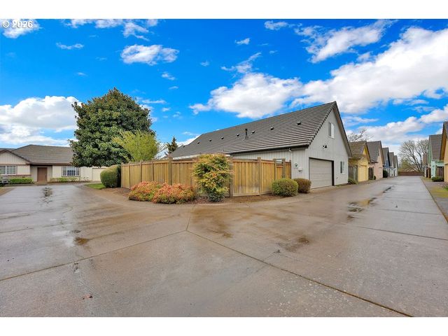 3335 LAKE GLENN Dr, Eugene, OR 97408