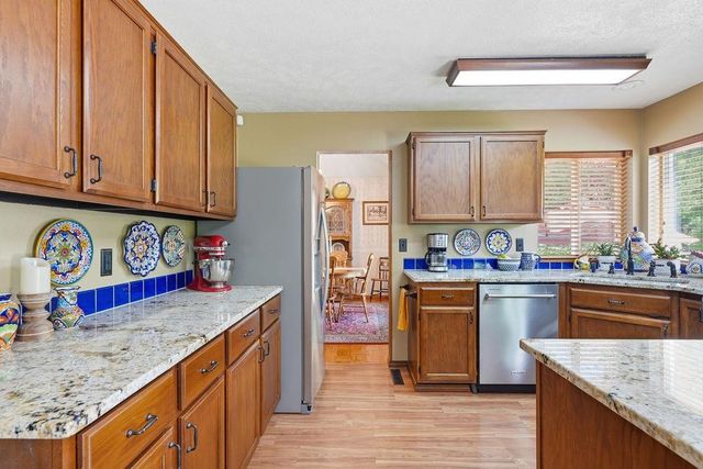 2215 S Sonora St, Veradale, WA 99037