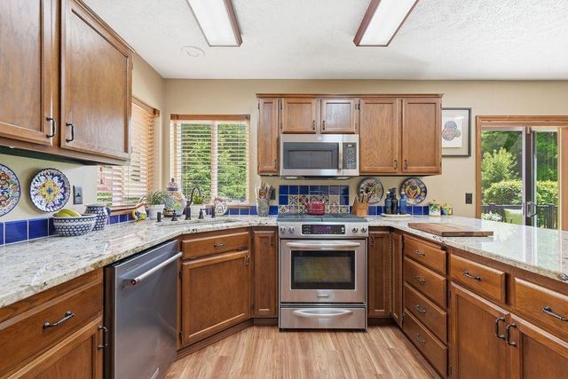 2215 S Sonora St, Veradale, WA 99037