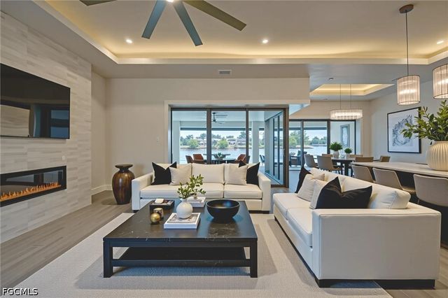 4910 SW 2nd AVE, Cape Coral, FL 33914