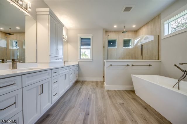 4910 SW 2nd AVE, Cape Coral, FL 33914