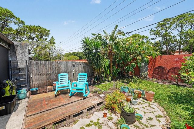 2048 SUNSET GROVE LANE, Clearwater, FL 33765